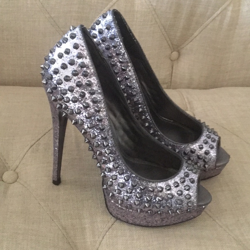 Steve Madden “AWWSOME” Pump